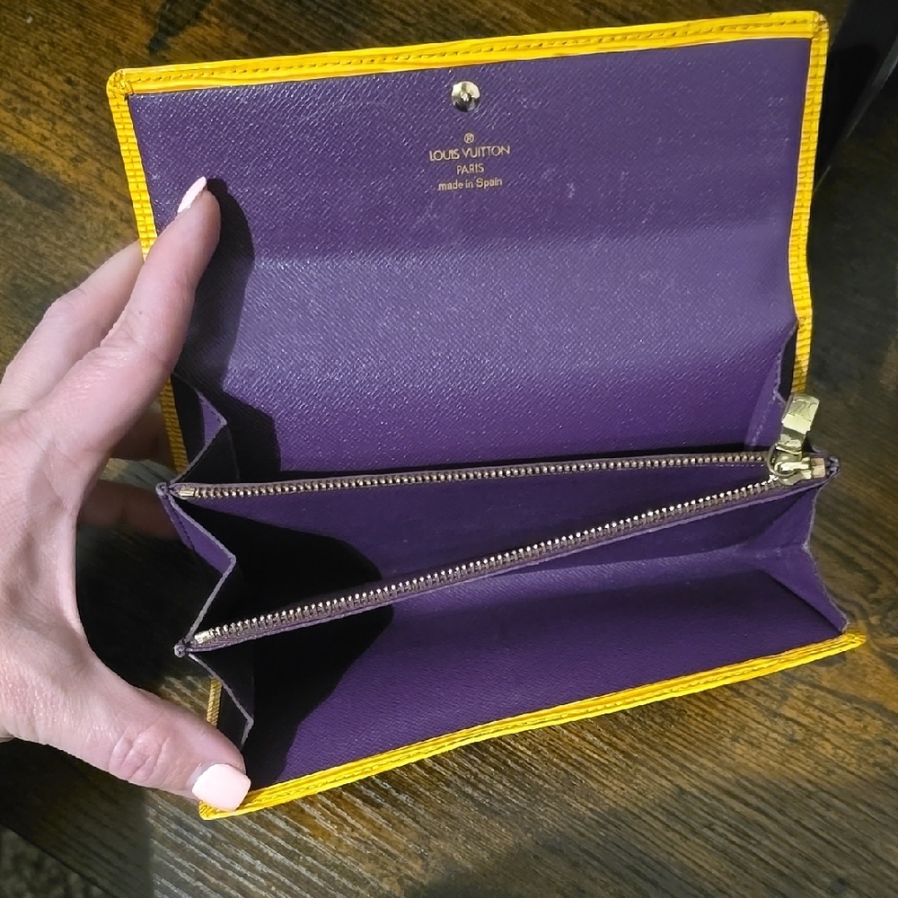Louis Vuitton Epi Sarah Wallet - Picture 7 of 14